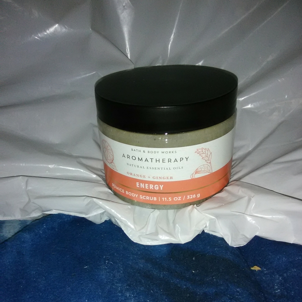 Bath and Body Works Aromatherapy Energy Orange Ginger Scrub!